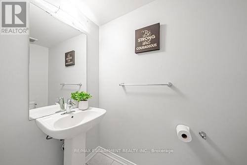 108 Arnold Marshall Blvd, Haldimand, ON - Indoor Photo Showing Bathroom