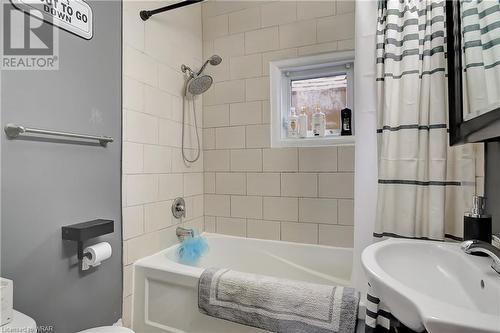 85 Elliott Street, Cambridge, ON - Indoor Photo Showing Bathroom