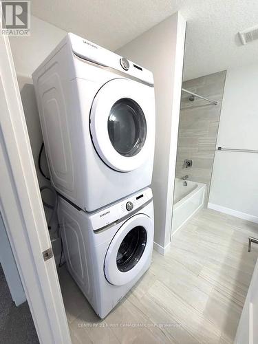 103 Marconi Court, London, ON - Indoor Photo Showing Laundry Room
