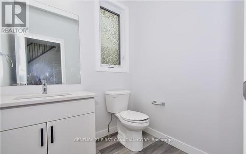 103 Marconi Court, London, ON - Indoor Photo Showing Bathroom