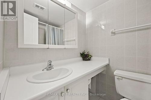 #1410 -61 Richview Rd, Toronto, ON - Indoor Photo Showing Bathroom