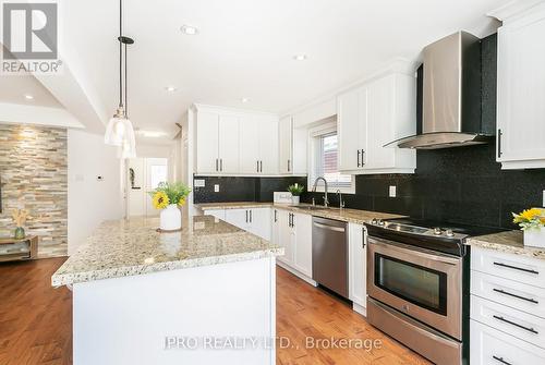 1208 Old Oak Dr, Oakville, ON - Indoor Photo Showing Kitchen With Stainless Steel Kitchen With Upgraded Kitchen