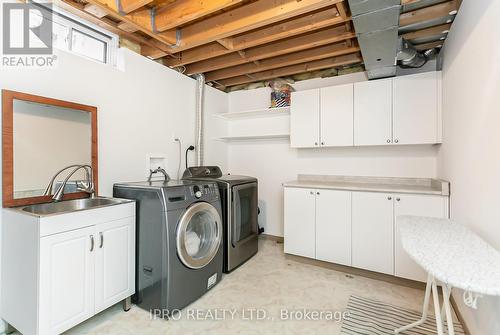 1208 Old Oak Dr, Oakville, ON - Indoor Photo Showing Laundry Room