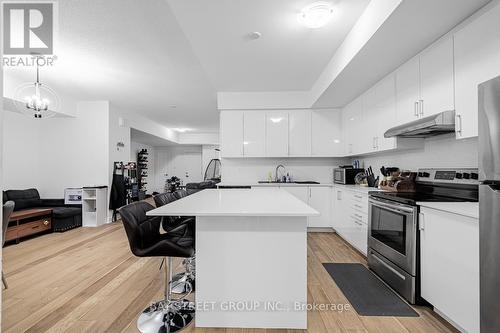 #6 -39 John Perkins Bull Dr W, Toronto, ON - Indoor Photo Showing Kitchen With Stainless Steel Kitchen With Upgraded Kitchen