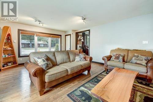 43 Elizabeth Street, Hastings Highlands, ON - Indoor Photo Showing Living Room