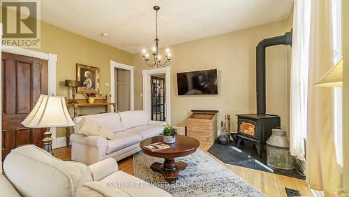 470 Donegal Street, Peterborough, ON - Indoor Photo Showing Living Room With Fireplace