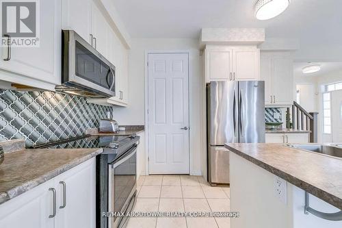 128 Celano Dr, Hamilton, ON - Indoor Photo Showing Kitchen With Stainless Steel Kitchen