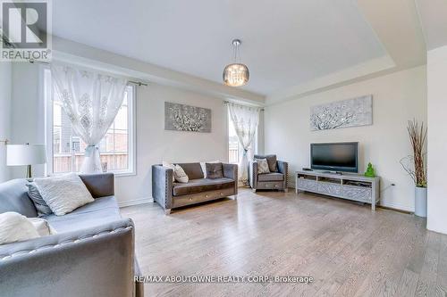 128 Celano Dr, Hamilton, ON - Indoor Photo Showing Living Room