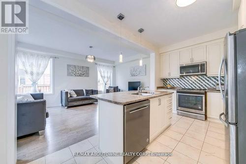 128 Celano Dr, Hamilton, ON - Indoor Photo Showing Kitchen With Stainless Steel Kitchen