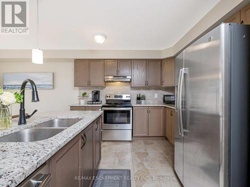 109 Gagnon Pl, Guelph/Eramosa, ON - Indoor Photo Showing Kitchen With Double Sink
