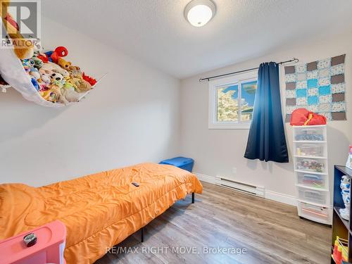 549 Laclie Street, Orillia, ON - Indoor Photo Showing Bedroom