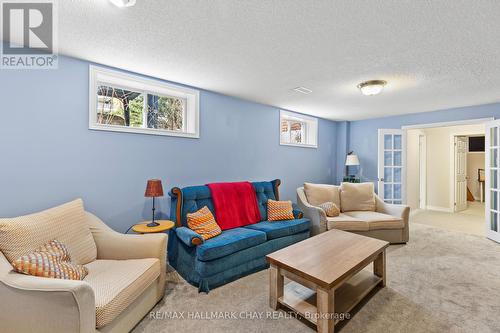 16 Warner Rd, Barrie, ON - Indoor Photo Showing Living Room