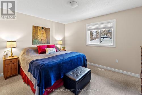 16 Warner Rd, Barrie, ON - Indoor Photo Showing Bedroom