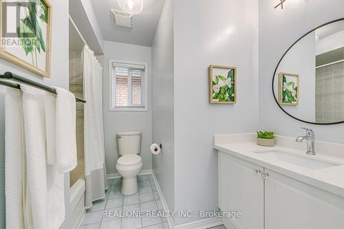3754 Brinwood Gate, Mississauga, ON - Indoor Photo Showing Bathroom