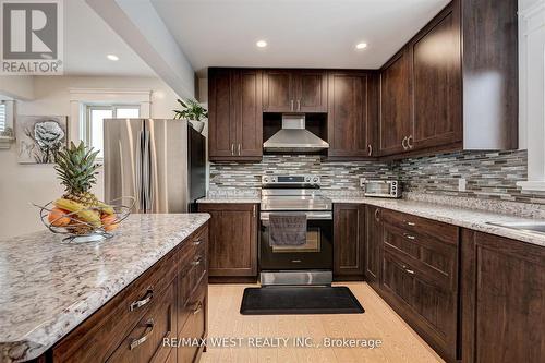 21 Orange Street S, Orangeville, ON - Indoor Photo Showing Kitchen With Upgraded Kitchen