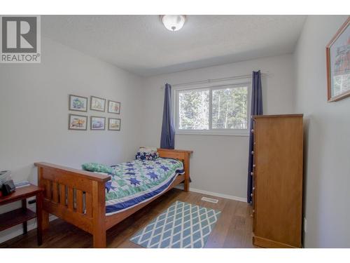 5085 Easzee Drive, 108 Mile Ranch, BC - Indoor Photo Showing Bedroom