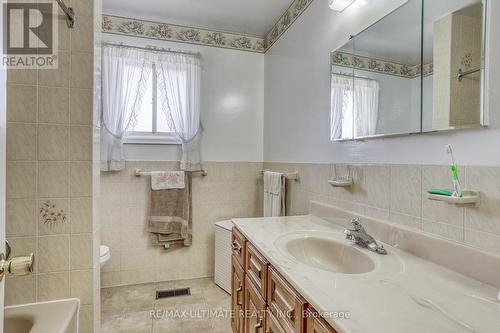 19 Manorglen Cres, Toronto, ON - Indoor Photo Showing Bathroom