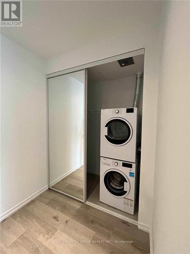 507 - 1000 Portage Parkway, Vaughan, ON - Indoor Photo Showing Laundry Room