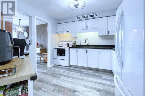 48 O'Leary Court, New Tecumseth, ON - Indoor Photo Showing Kitchen