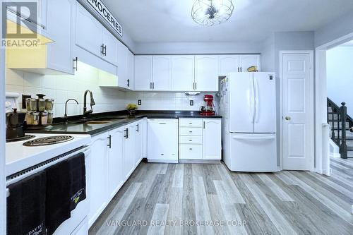 48 O'Leary Court, New Tecumseth, ON - Indoor Photo Showing Kitchen With Double Sink