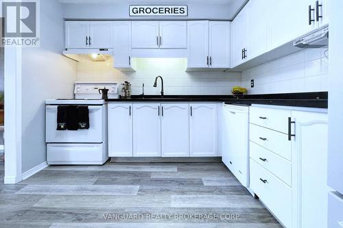 48 O'Leary Court, New Tecumseth, ON - Indoor Photo Showing Kitchen