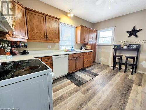 608 Gould Street, Wiarton, ON - Indoor Photo Showing Kitchen