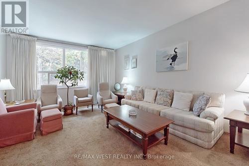 20 Fordham Pl, Toronto, ON - Indoor Photo Showing Living Room
