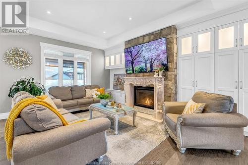 1487 Monticello Street, Windsor, ON - Indoor Photo Showing Living Room With Fireplace