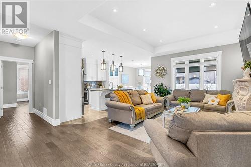 1487 Monticello Street, Windsor, ON - Indoor Photo Showing Living Room