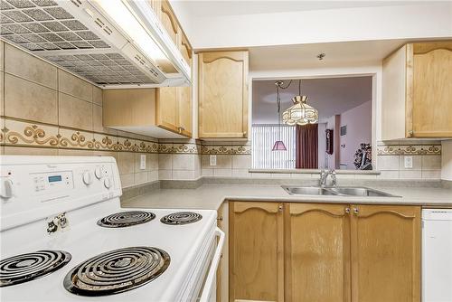 100 Burloak Drive|Unit #2313, Burlington, ON - Indoor Photo Showing Kitchen With Double Sink