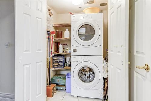 100 Burloak Drive|Unit #2313, Burlington, ON - Indoor Photo Showing Laundry Room