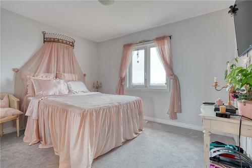33 Pinot Crescent, Hamilton, ON - Indoor Photo Showing Bedroom