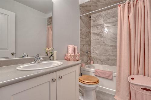 33 Pinot Crescent, Hamilton, ON - Indoor Photo Showing Bathroom
