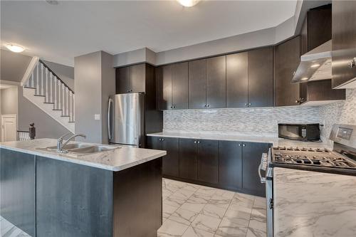 33 Pinot Crescent, Hamilton, ON - Indoor Photo Showing Kitchen With Double Sink With Upgraded Kitchen