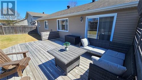 Kitchen and dining room open to the large patio deck for entertaining - 2044 Sandstone Crescent, Petawawa, ON - Indoor