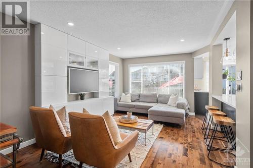 2087 Liska Street, Ottawa, ON - Indoor Photo Showing Living Room