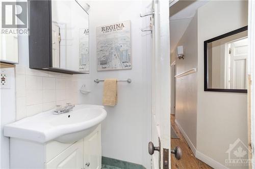 123 Eccles Street, Ottawa, ON - Indoor Photo Showing Bathroom