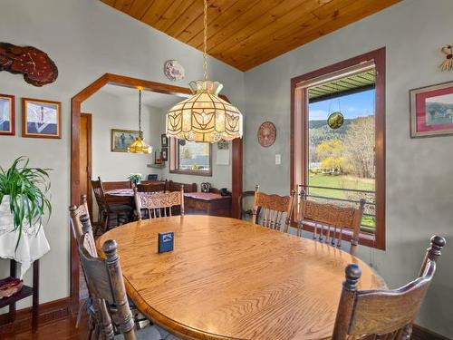 462 Maple Place, Chase, BC - Indoor Photo Showing Dining Room