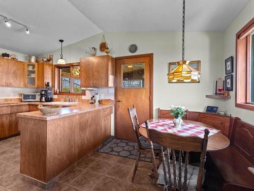 462 Maple Place, Chase, BC - Indoor Photo Showing Dining Room