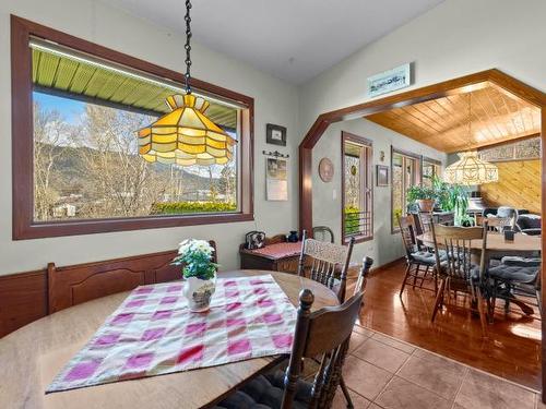 462 Maple Place, Chase, BC - Indoor Photo Showing Dining Room