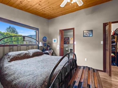 462 Maple Place, Chase, BC - Indoor Photo Showing Bedroom