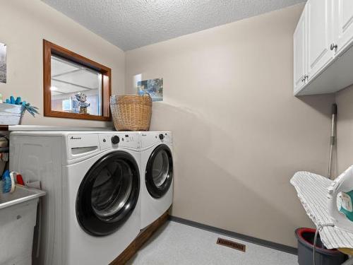 462 Maple Place, Chase, BC - Indoor Photo Showing Laundry Room