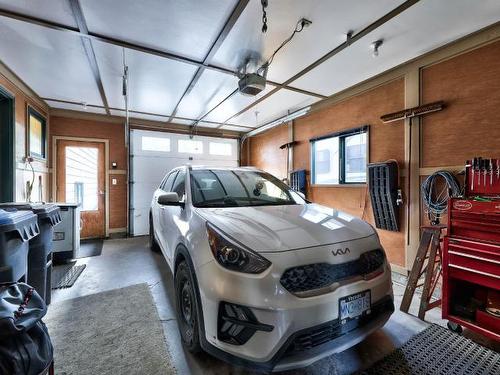 462 Maple Place, Chase, BC - Indoor Photo Showing Garage