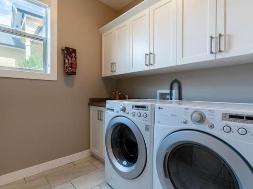 2124 Doubletree Cres, Kamloops, BC - Indoor Photo Showing Laundry Room