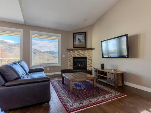 2124 Doubletree Cres, Kamloops, BC - Indoor Photo Showing Living Room With Fireplace
