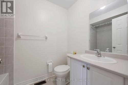 1211 Jim Brewster Circ, Oshawa, ON - Indoor Photo Showing Bathroom