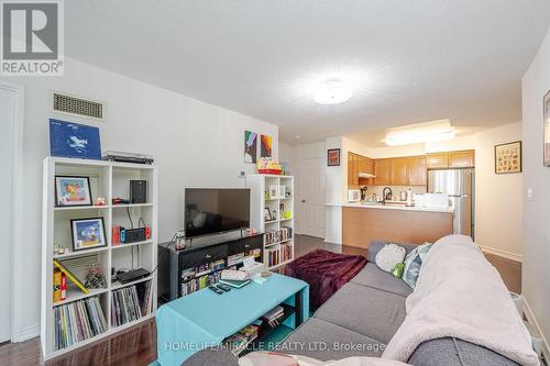 #1011 -23 Hollywood Ave, Toronto, ON - Indoor Photo Showing Living Room