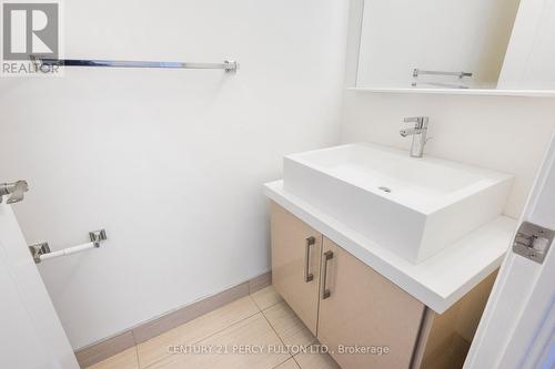 #4309 -65 St Mary St, Toronto, ON - Indoor Photo Showing Bathroom