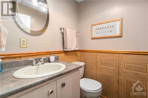 879 Willow Avenue, Orleans, ON - Indoor Photo Showing Bathroom