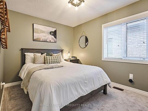 14 Westfield Dr, Whitby, ON - Indoor Photo Showing Bedroom
